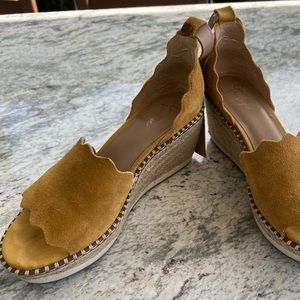 Crown Vintage 7.5 women’s wedge sandals used in a very good condition